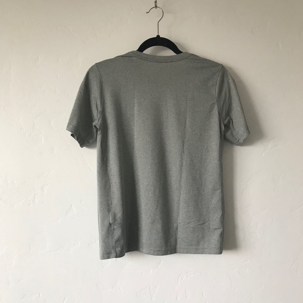 Light gray Nike dryfit shirt - Picture 2 of 3